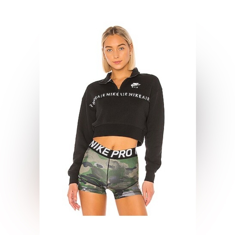 Nike Women's Black Cropped Longsleeve Half-Zip Pullover Sweatshirt Excellent